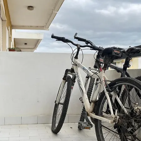 Cozy 2 Bedroom With Patio In * Olhão
