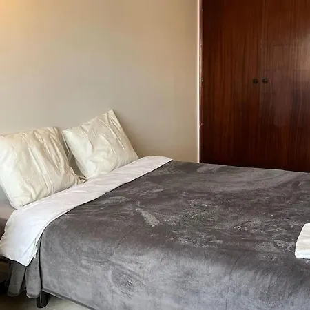 Cozy 2 Bedroom With Patio In * Olhão